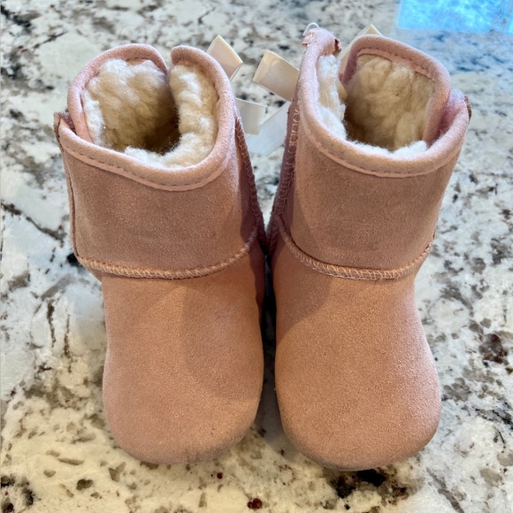 UGG Jesse Bow ll Infant Boot - Picture 6 of 8